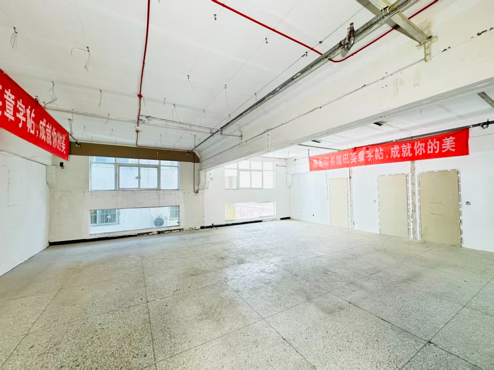 五岳路重点吸引人工智能应用、数字经济、电商直播、智能制造服务、软件开发、科技创新企业及创业团队入驻